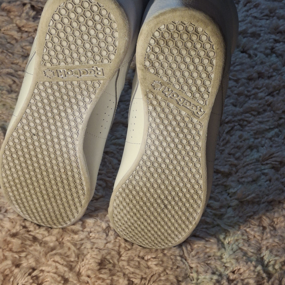 Reebok Freestyle Hi 5411s Women Casual Sneakers - Picture 4 of 6